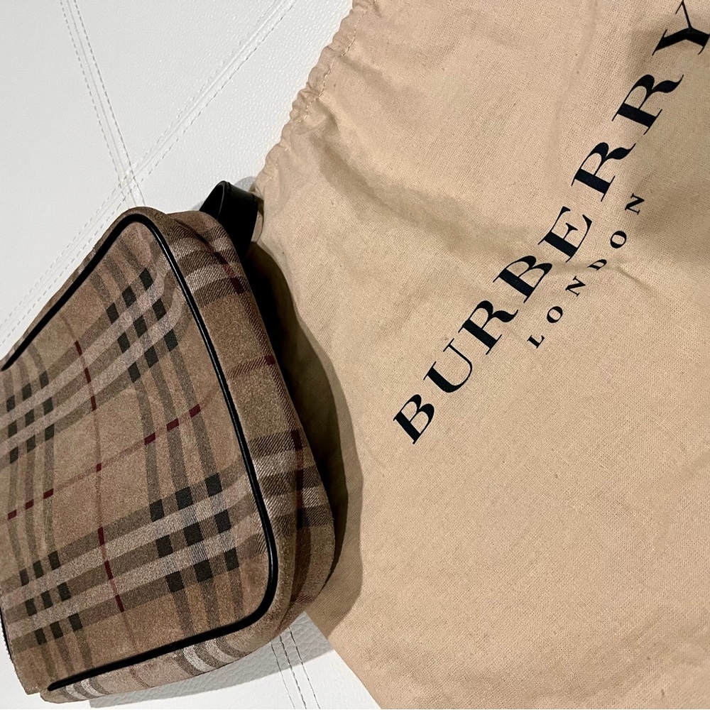 Burberry Brown Vintage Nova Check Messenger Crossbody with Black Strap - Picture 6 of 13
